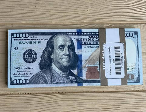 

Сувенирные деньги 100 долларов нового образца. Пачка долларов 80 шт.