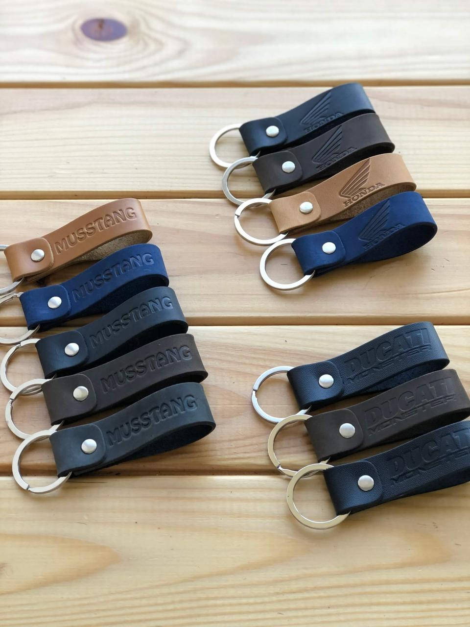 

Кожаный брелок кольцо (марки авто, мотоциклов)(Ручная работа)