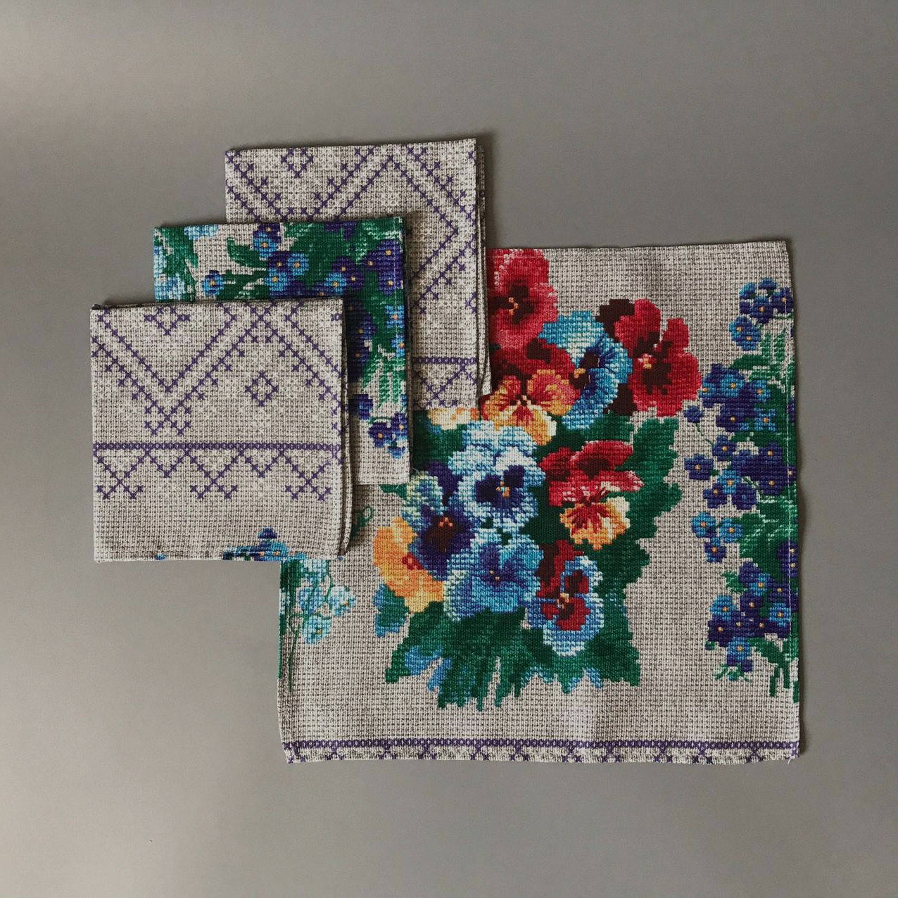 

Салфетки льняные "Лесные цветы" (комплект 4 шт.)