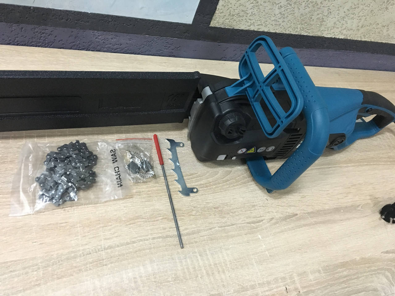 

Электропила Makita UC4540A