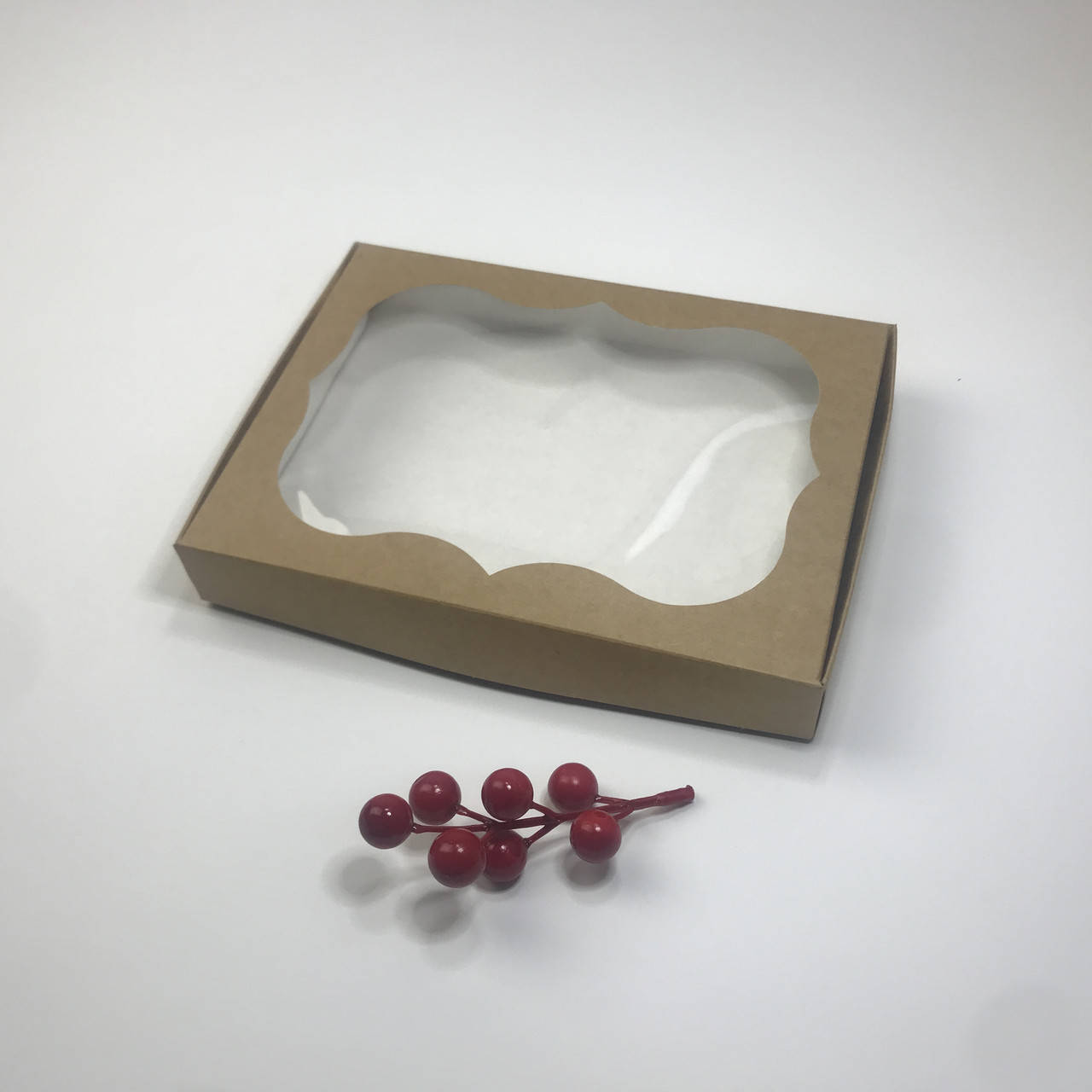 

Коробка для пряника, 200*150*30 мм (уценка), с окном, крафт, Белый