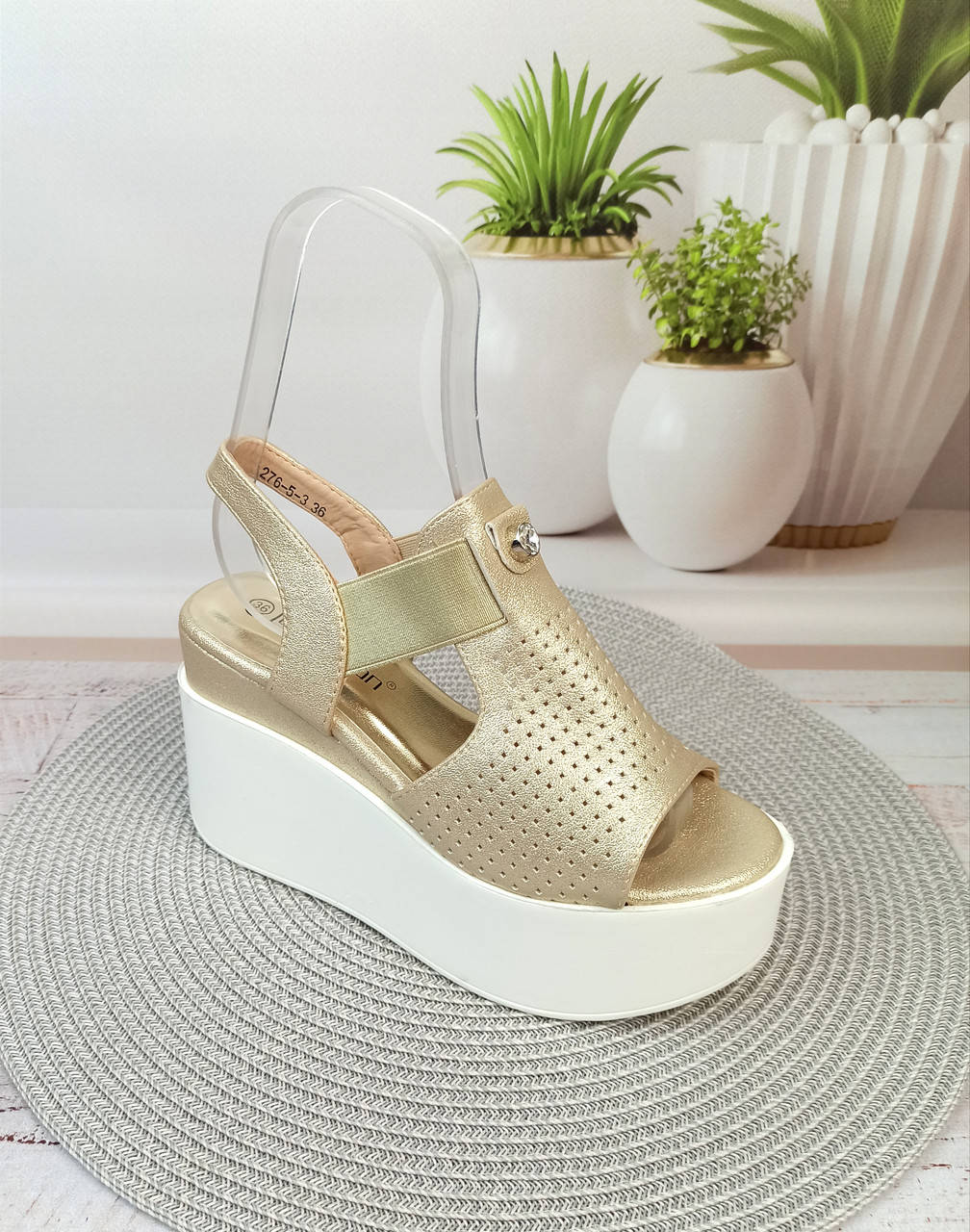 

Женские босоножки 41(р)