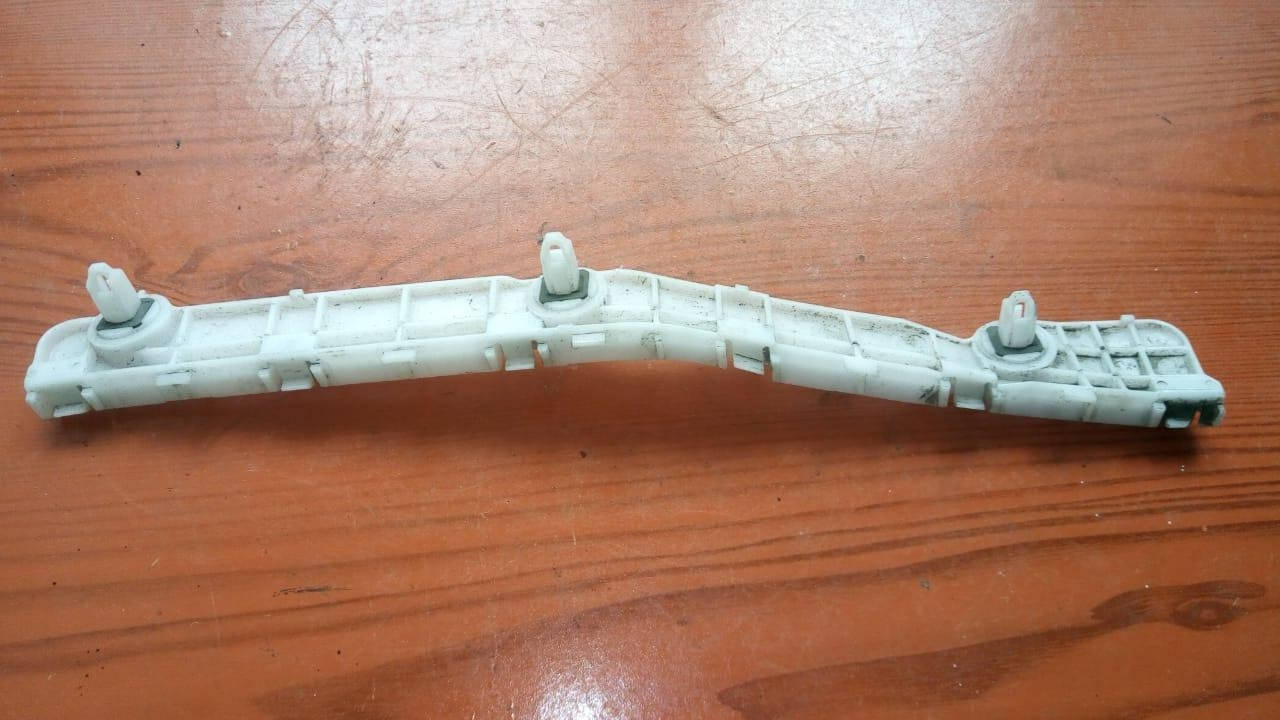 

Кронштейн бампера заднего правый 6410A222 (77119722) Outlander XL Mitsubishi