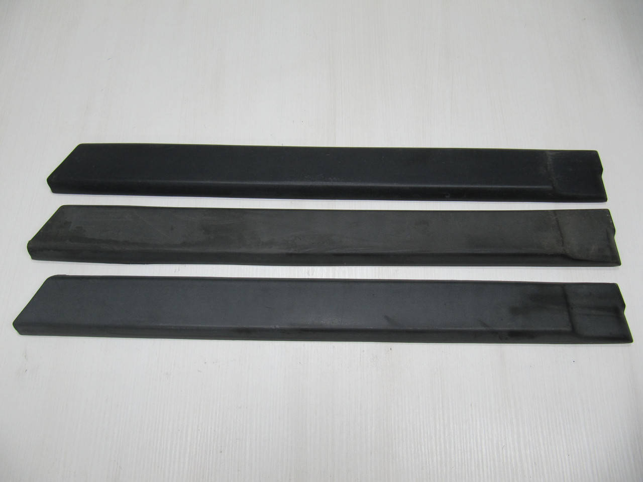 

Молдинг накладка задней левой двери Фольксваген Гольф 2 Джетта 2 Оригинал 193 853 753 F