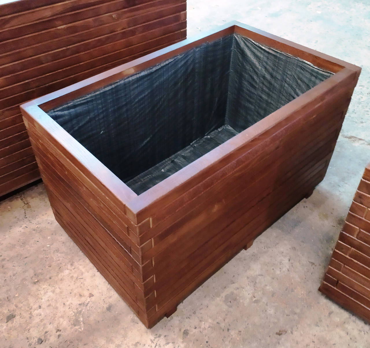 

Деревянные ящики кашпо для цветов