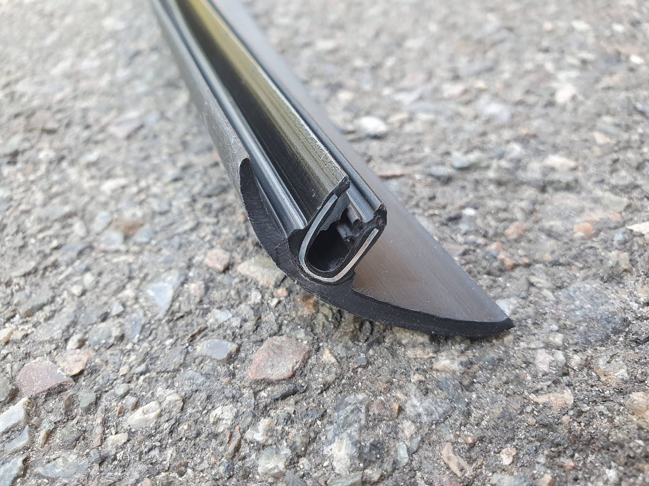 

Молдинг лобового скла Opel Astra G 98-09 нижній (Icor) резинка переднього скла 163860