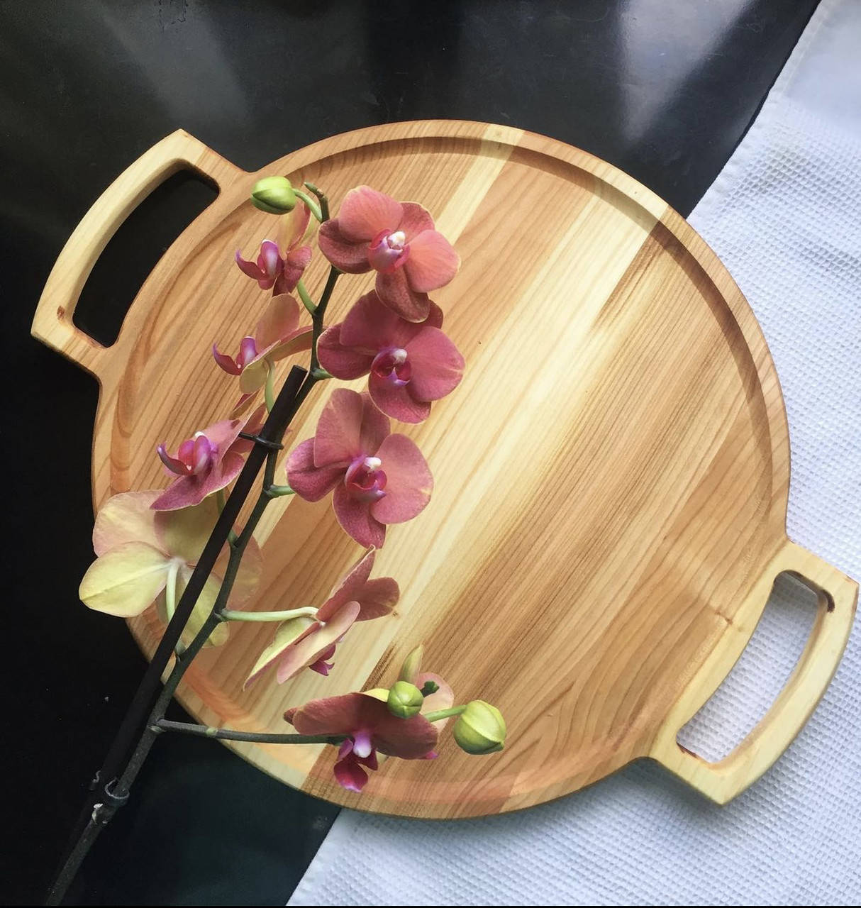 

Деревянная менажница, доска для подачи, доска разделочная 30х40 см.