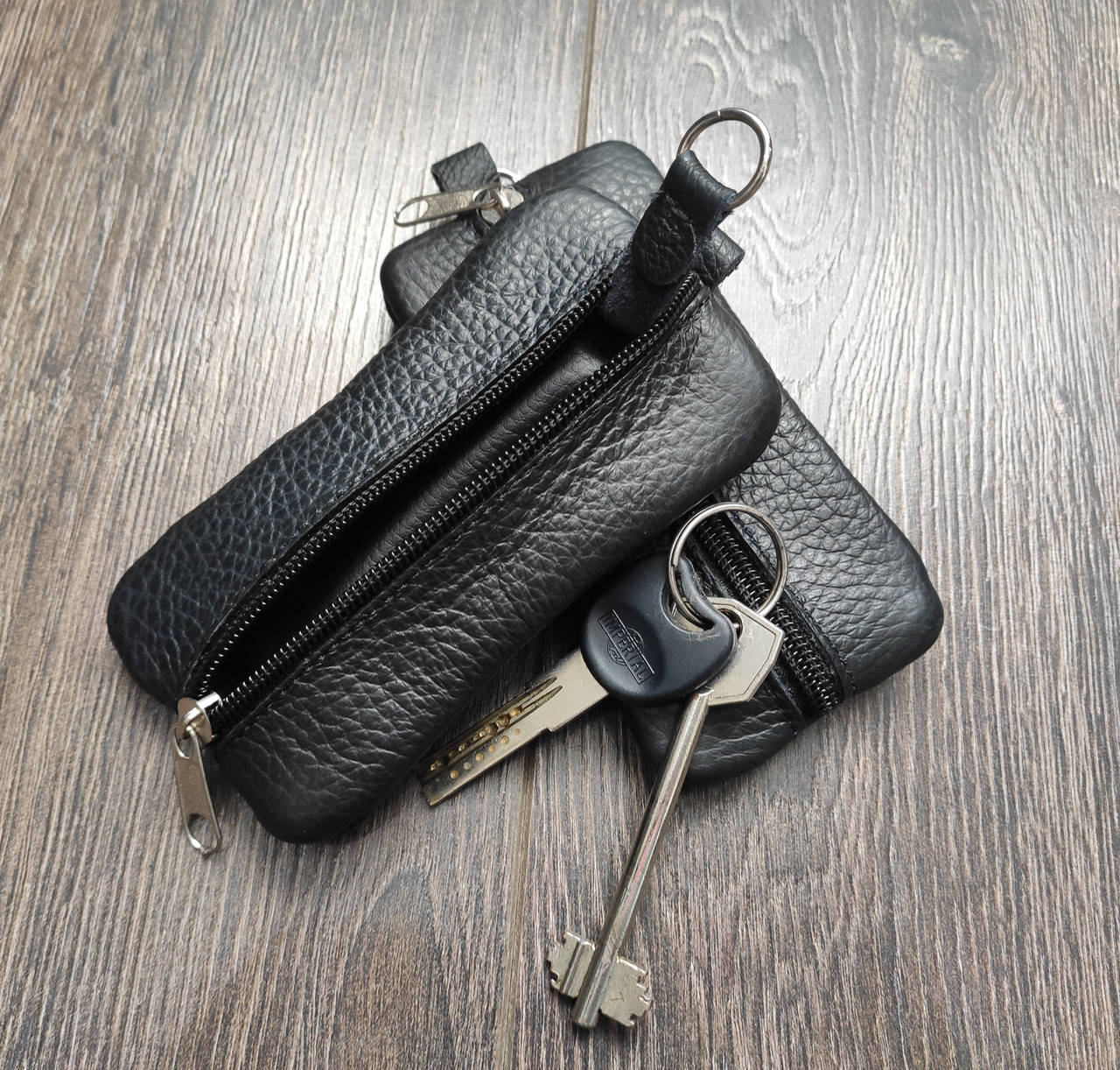 

Кожаная ключница на две молнии черного цвета MD Leather, Черный