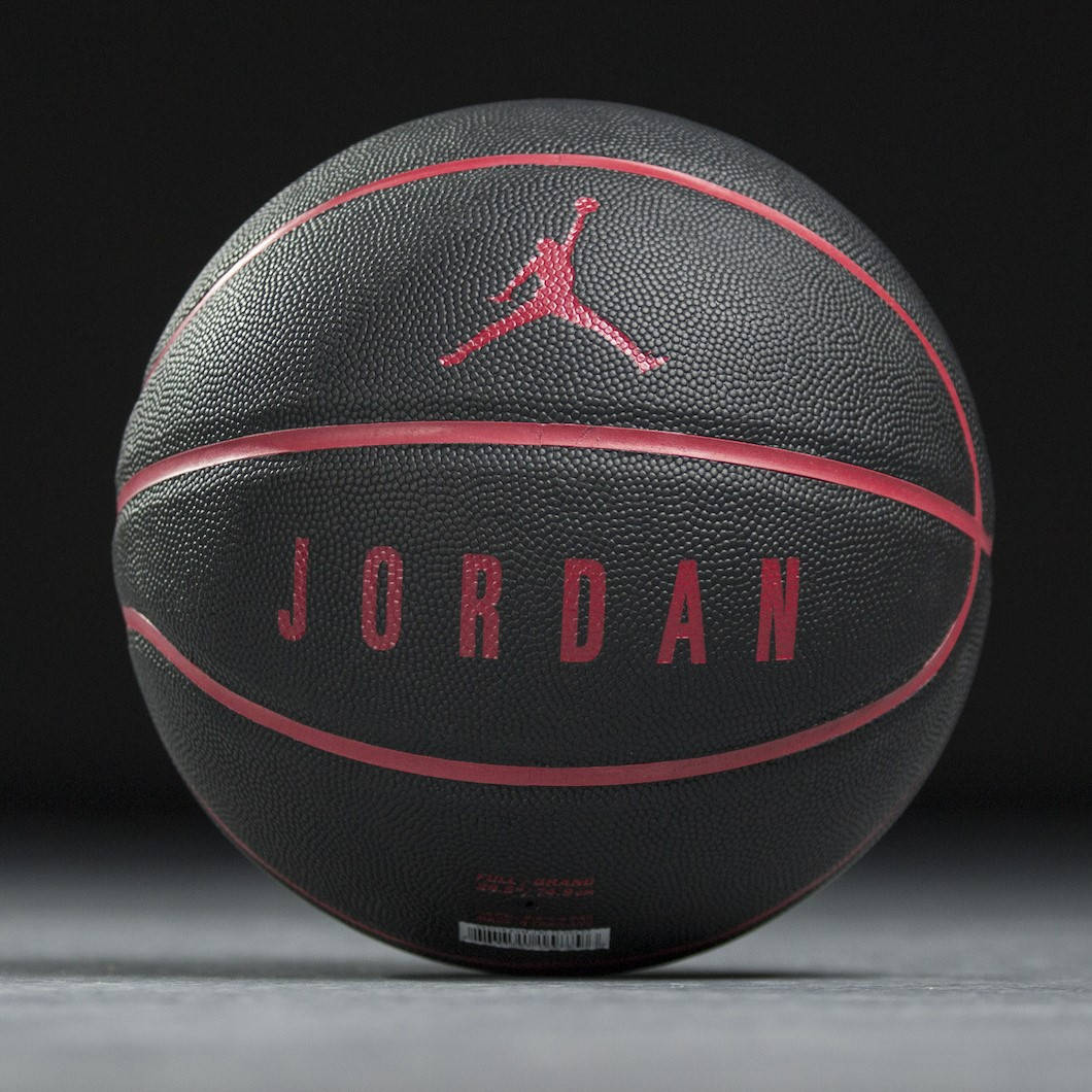 

Мяч баскетбольный Nike Air Jordan Ultimate размер 7 композитная кожа для игры в зале-на улице (J.KI.12.053.07)