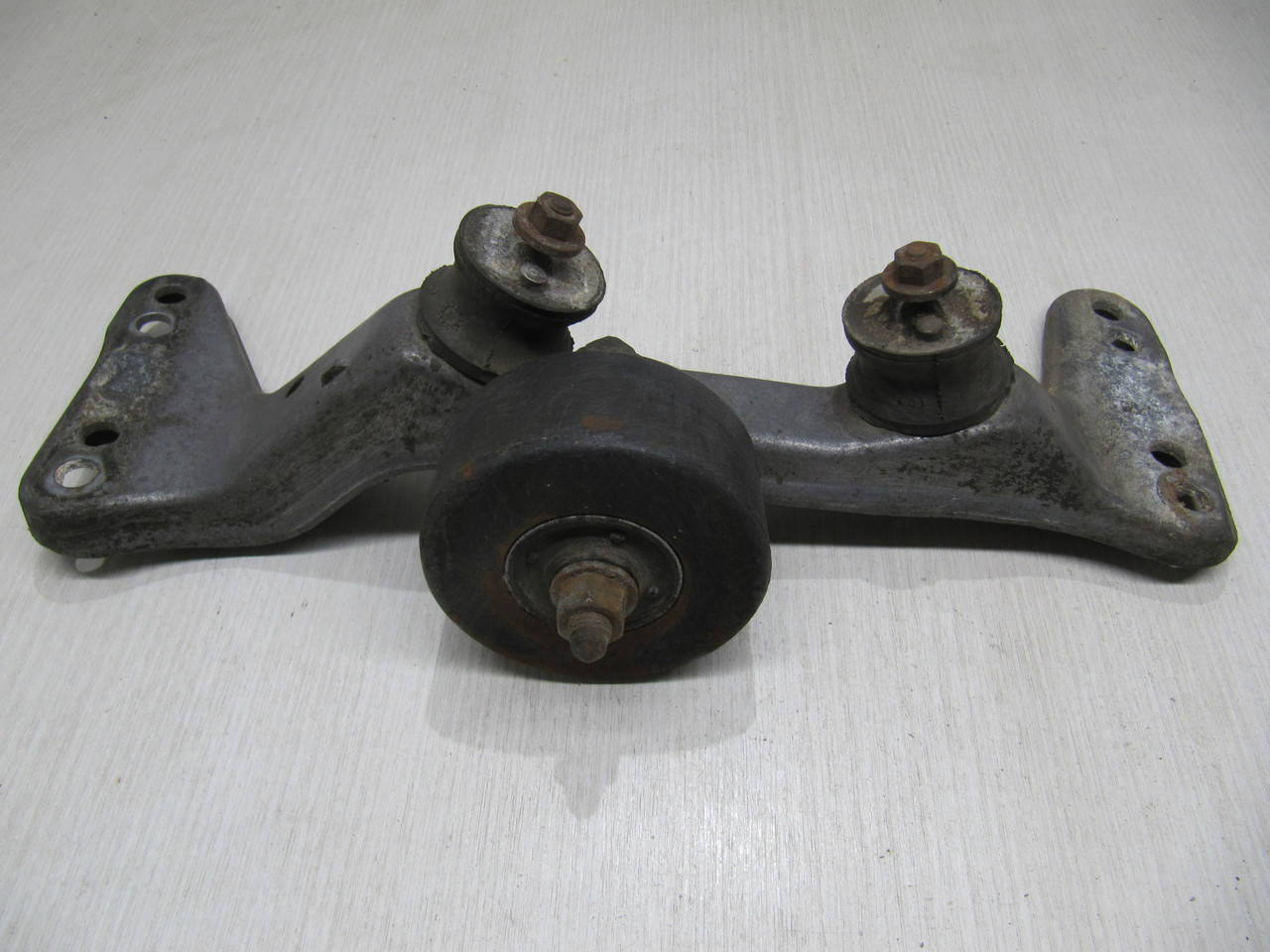 

Кронштейн траверса двигателя КПП БМВ BMW 3 E36 M40 Оригинал 24.70-1 36 499