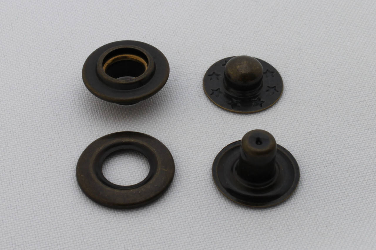 

Кнопка бетта нержавейка, диаметр - 17 мм, цвет - антик, в упаковке - 5 шт, артикул СК 5668