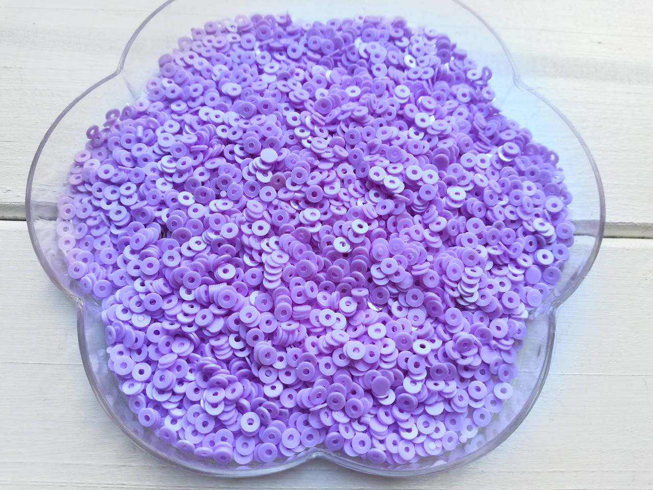 

Паєтки 4 мм Light Purple Pearl - сирінь 5 г Індія