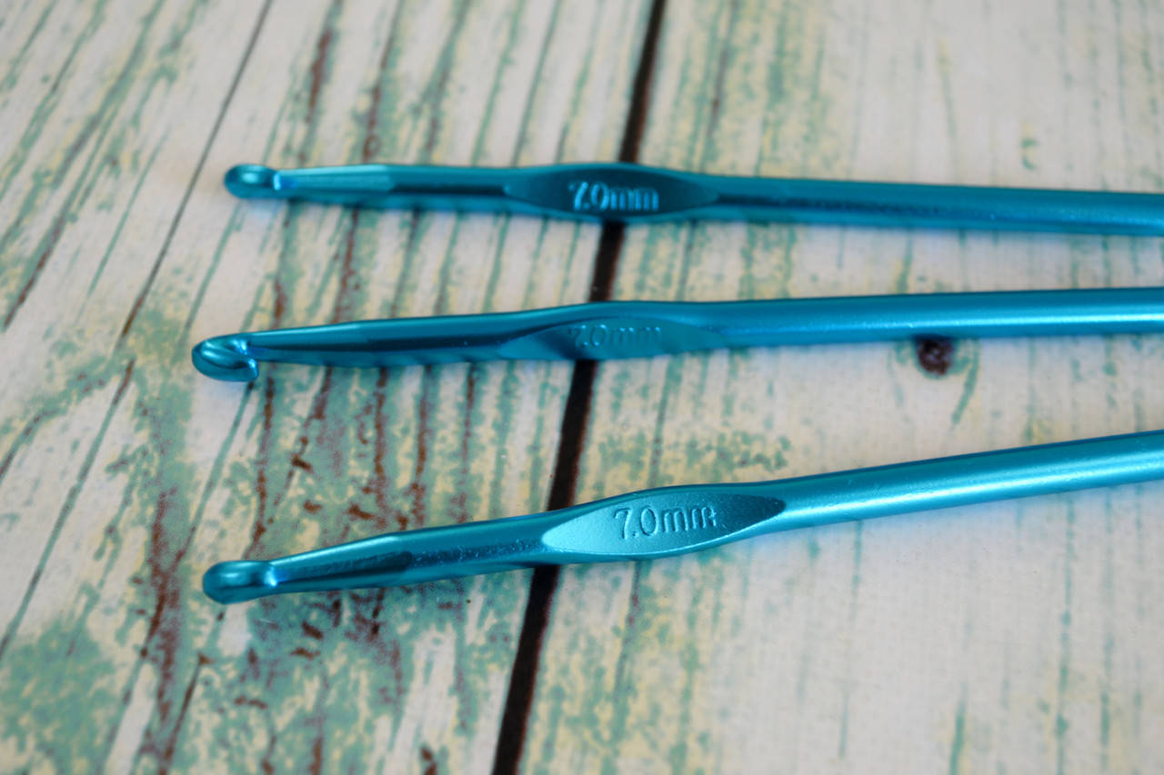 

Крючок для вязания металлический цветной №7