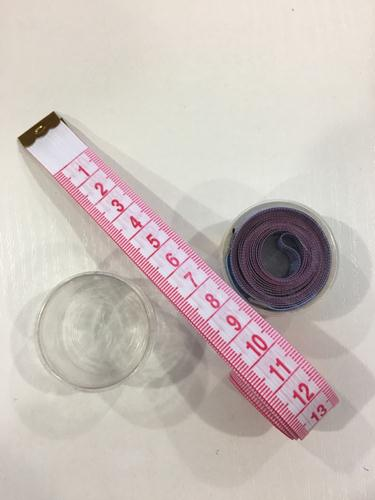 

Лента сантиметровая портновская 150 см в баночке