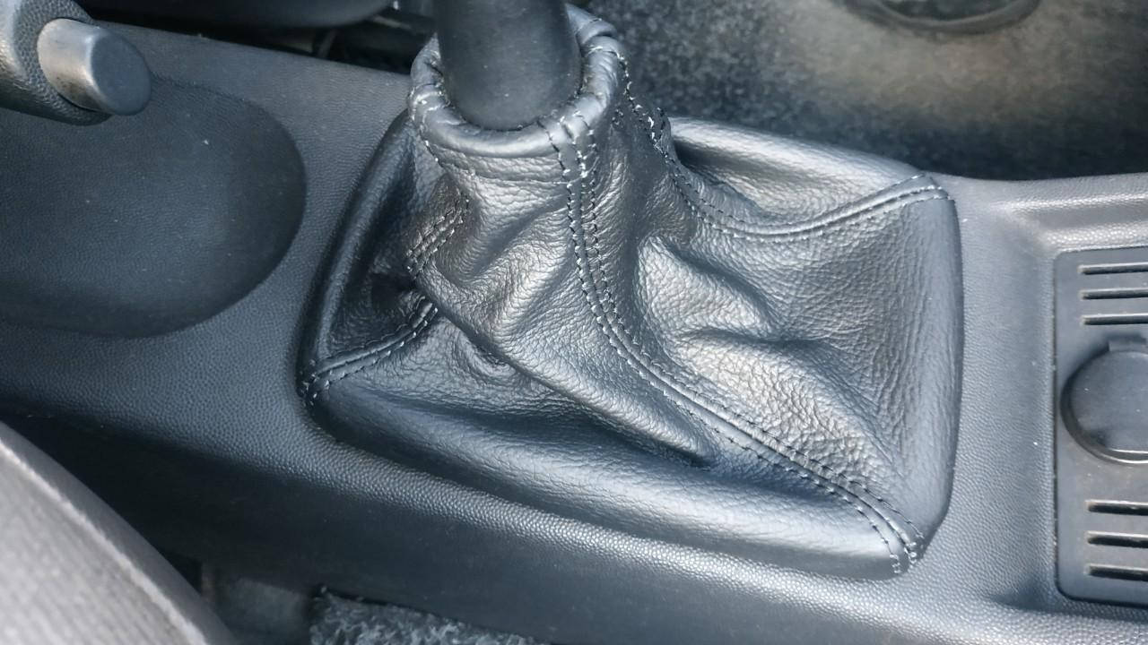 

Чехол кпп кулисы кожаный Опель Комбо. Чехол кпп из натуральной кожи Opel Combo