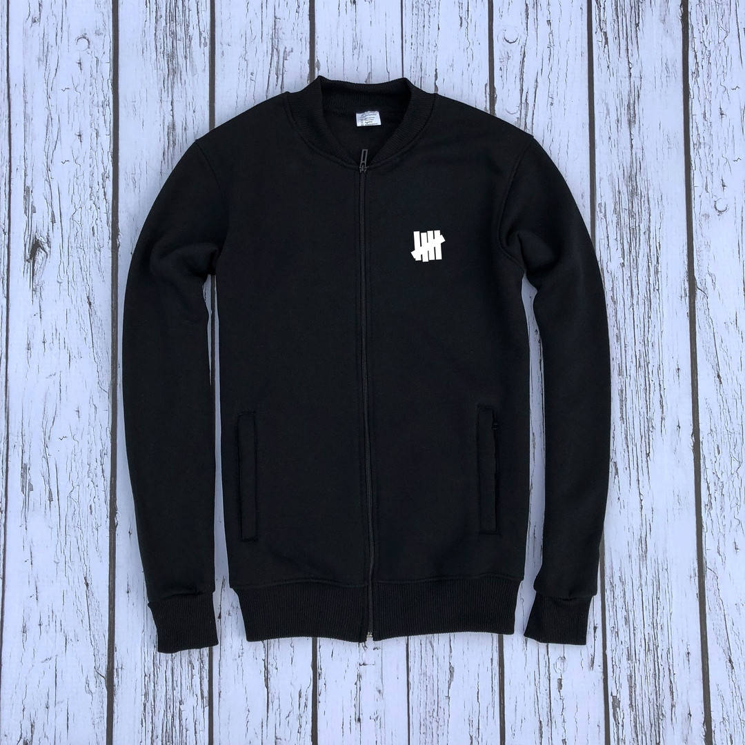 

Мужской бомбер на лето принт