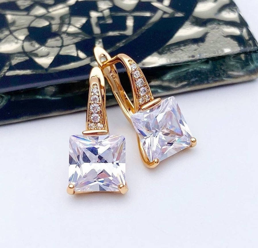 

Серьги Xuping длина 2см ширина 9мм медицинское золото позолота 18К цирконий с536