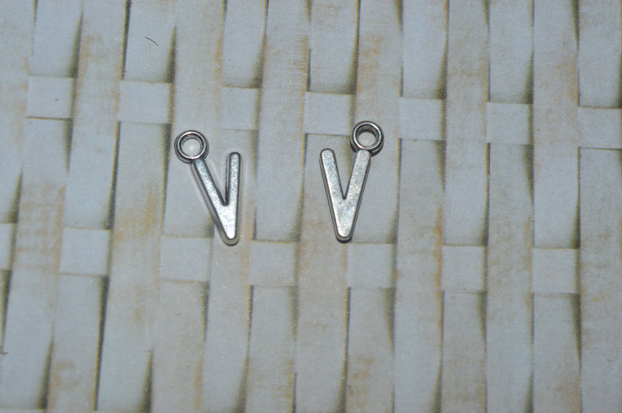 

Подвеска буква V. метал. английский алфавит