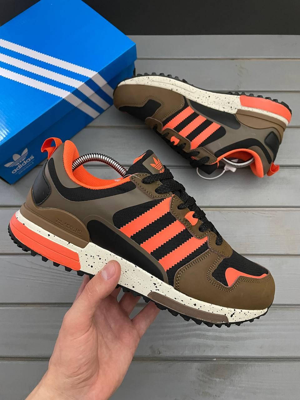 

Кроссовки Адидас ZX 700