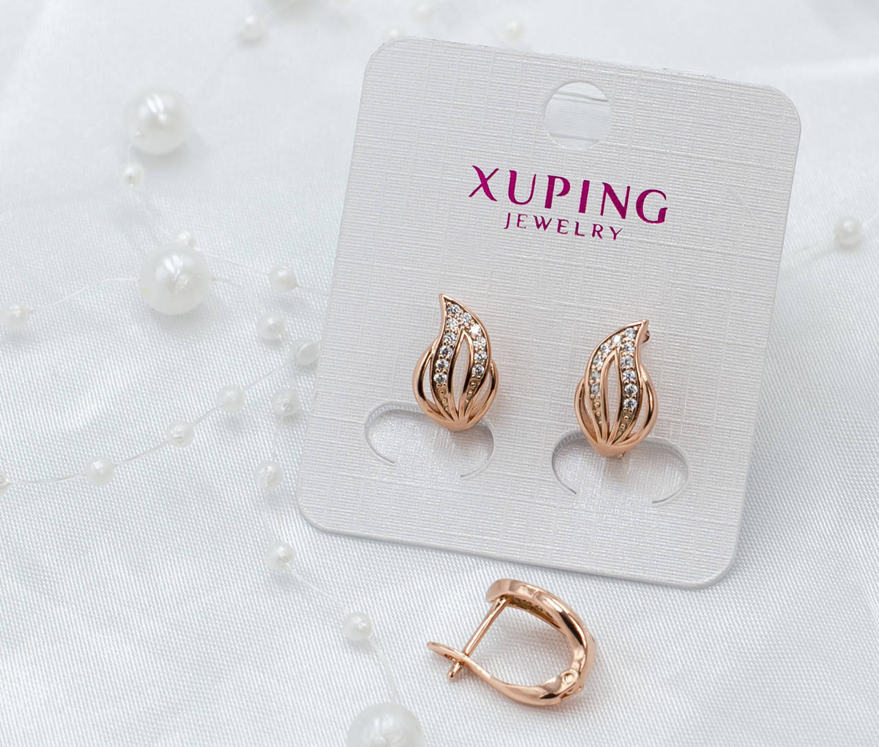 

Серьги Xuping с фианитами - позолота РО, высота 16мм, ширина 9мм.