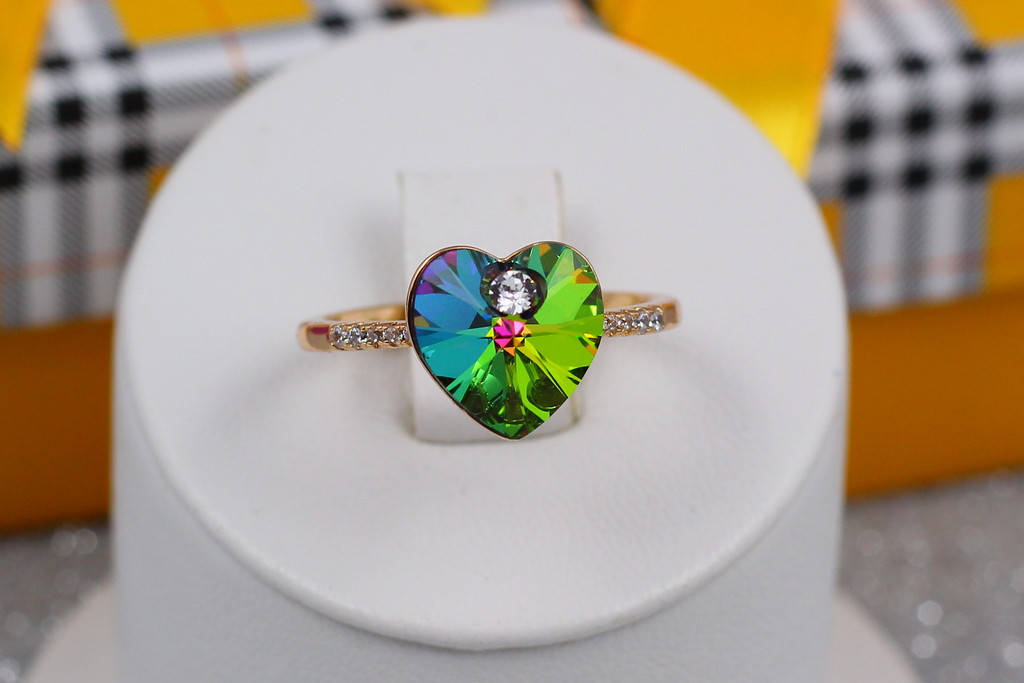 

Кольцо Xuping Jewelry сердечко Сваровски зеленое хамелеон р 19 золотистое