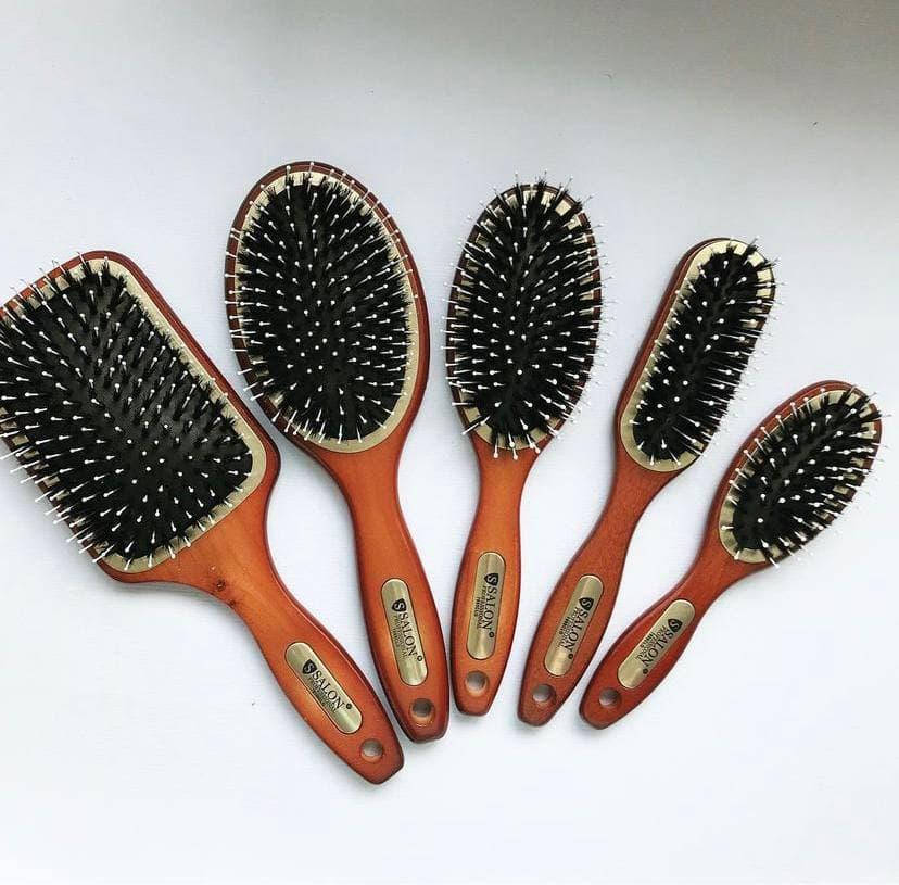 

Массажная щётка для волос SALON PROFESSIONAL деревянная со щетиной узкая 7698CLG