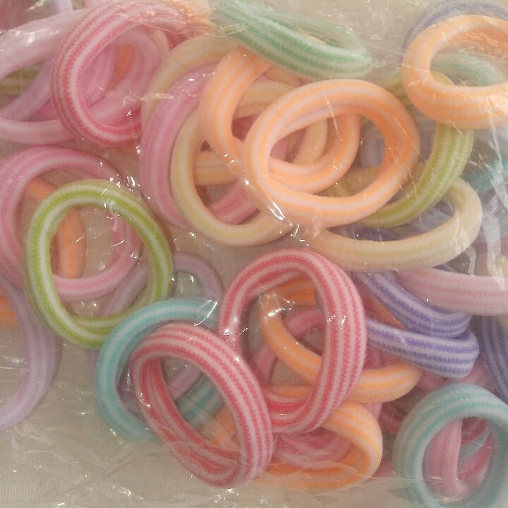 

Резинка для волос 4 см белая в полоску, Разные цвета