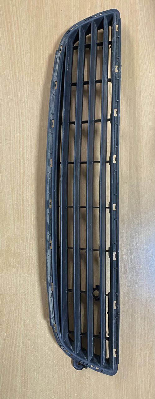 

Решетка бампера центральная Opel Zafira B 13124978, Черный