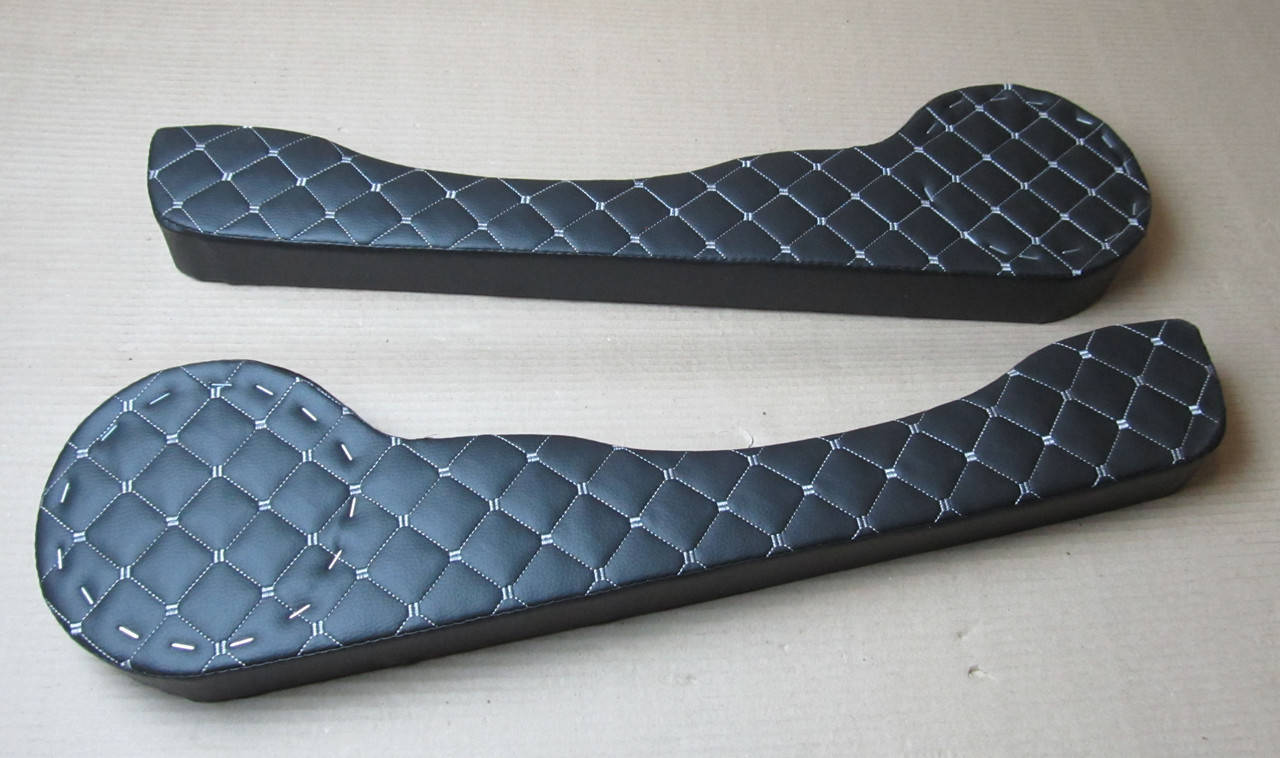 

Карманы на Ваз 2101 (подиумы) перешит белой ниткой.