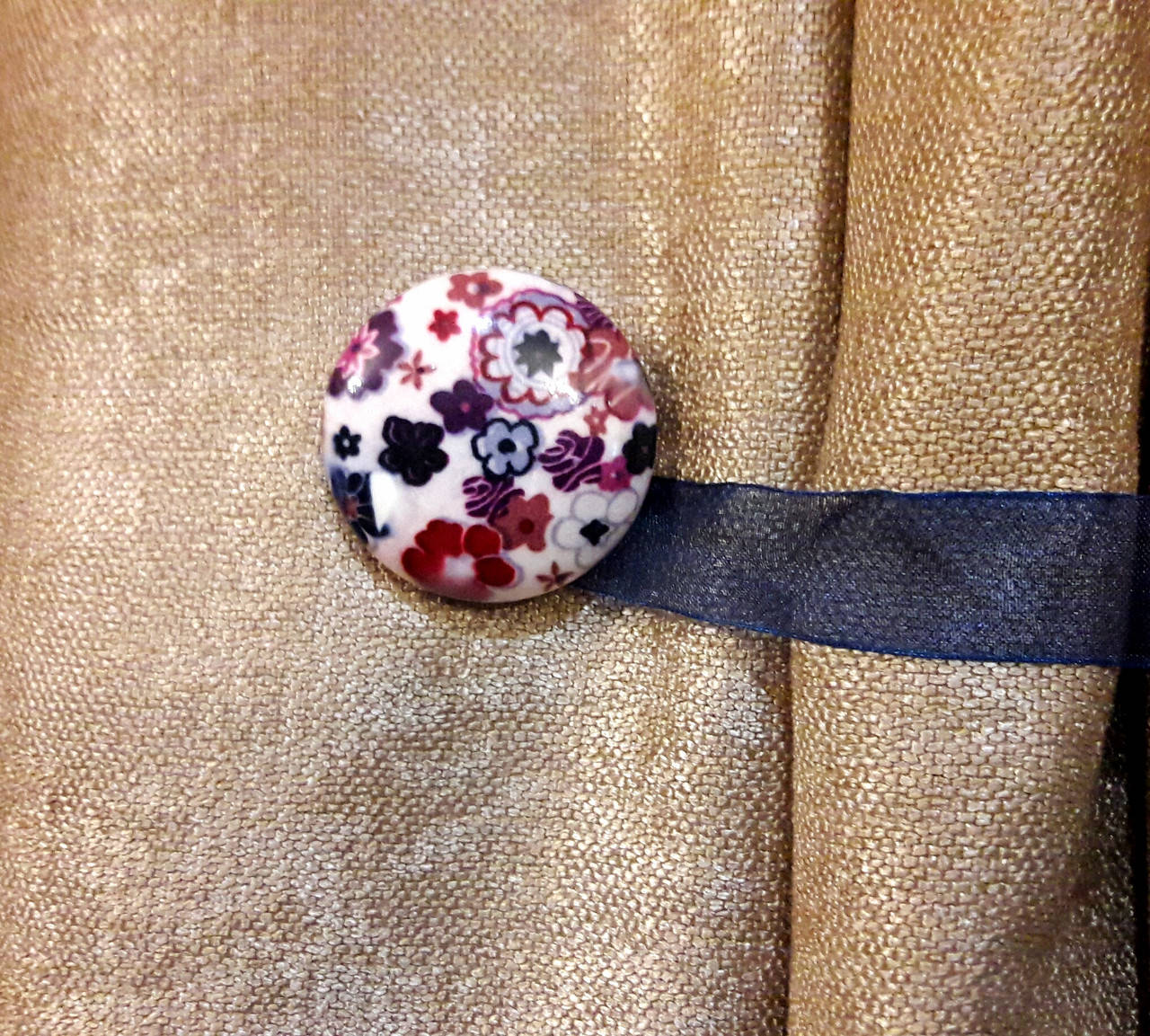 

Магнит для штор пластик