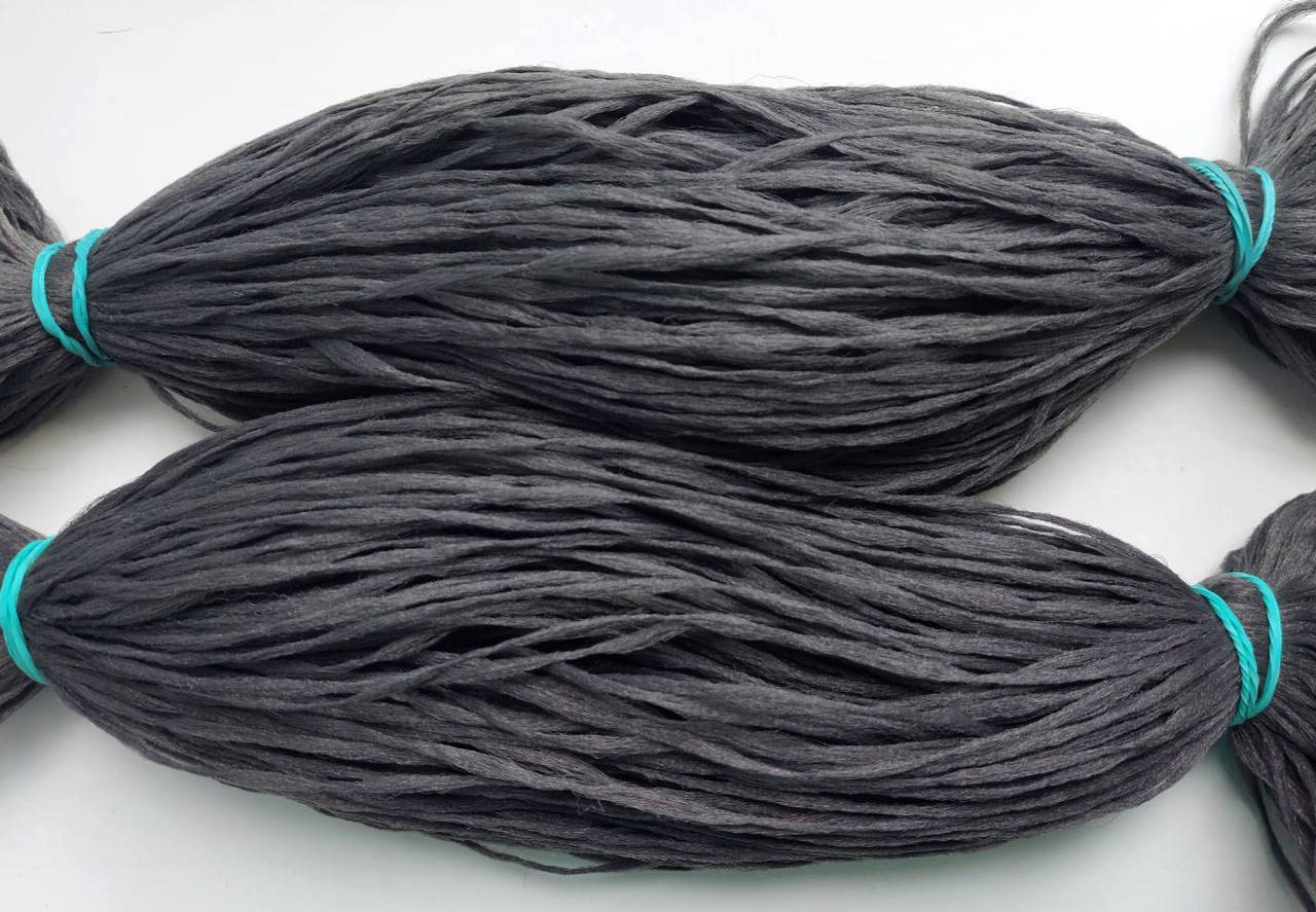 

Пряжа Дарничанка . Цвет - т.серый, Темно-серый