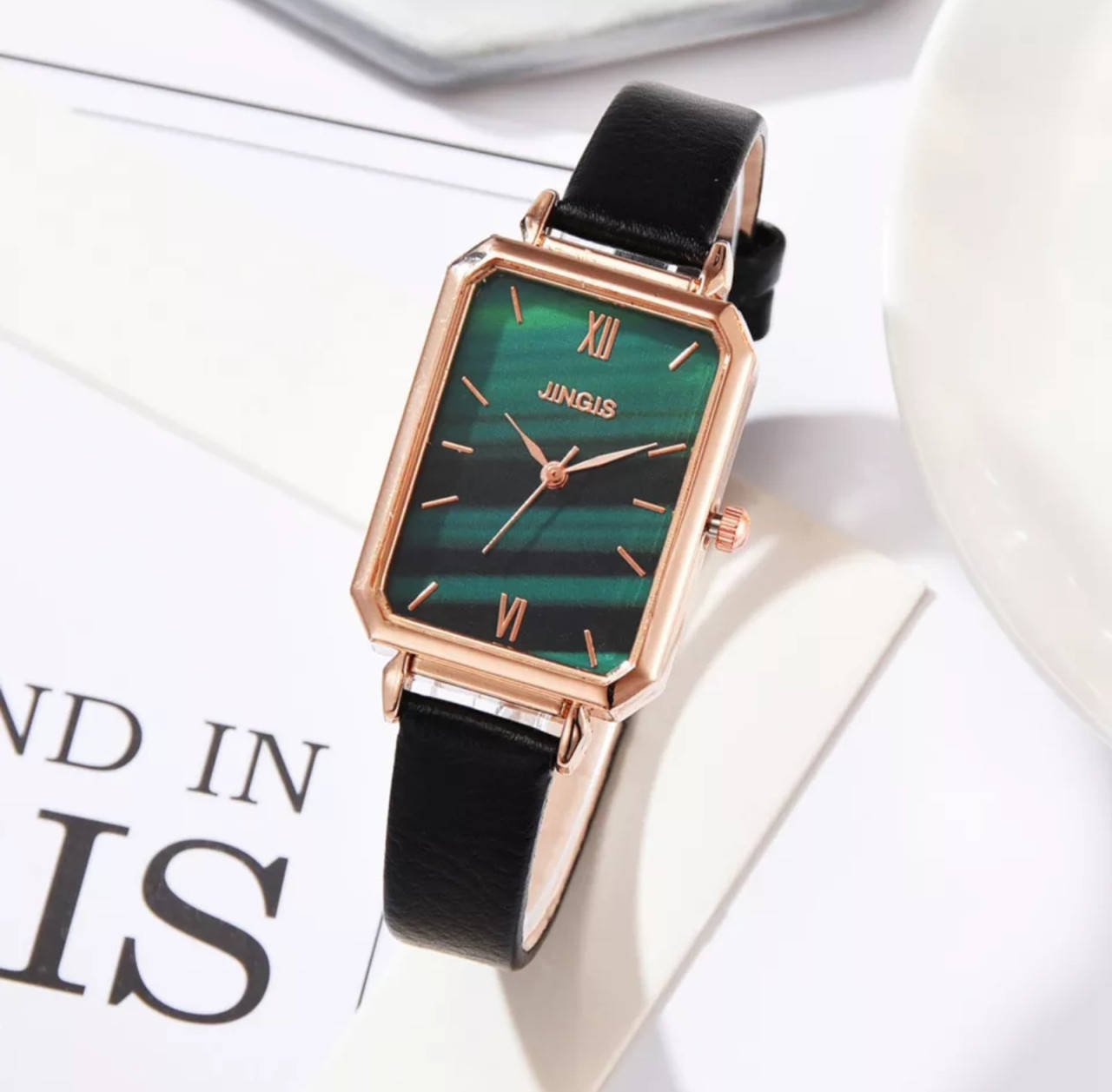 

Часы женские изумрудные