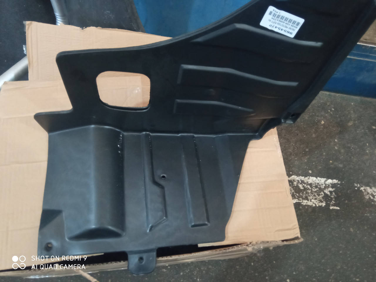 

Защита двигателя правая (с отверстием) LACETTI grog Корея