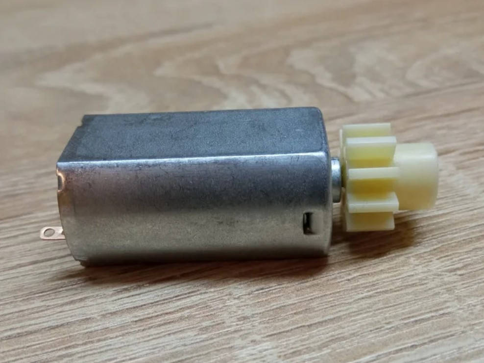 

Моторчик, двигатель для маникюрного фрезера с шестерней, 20*32
