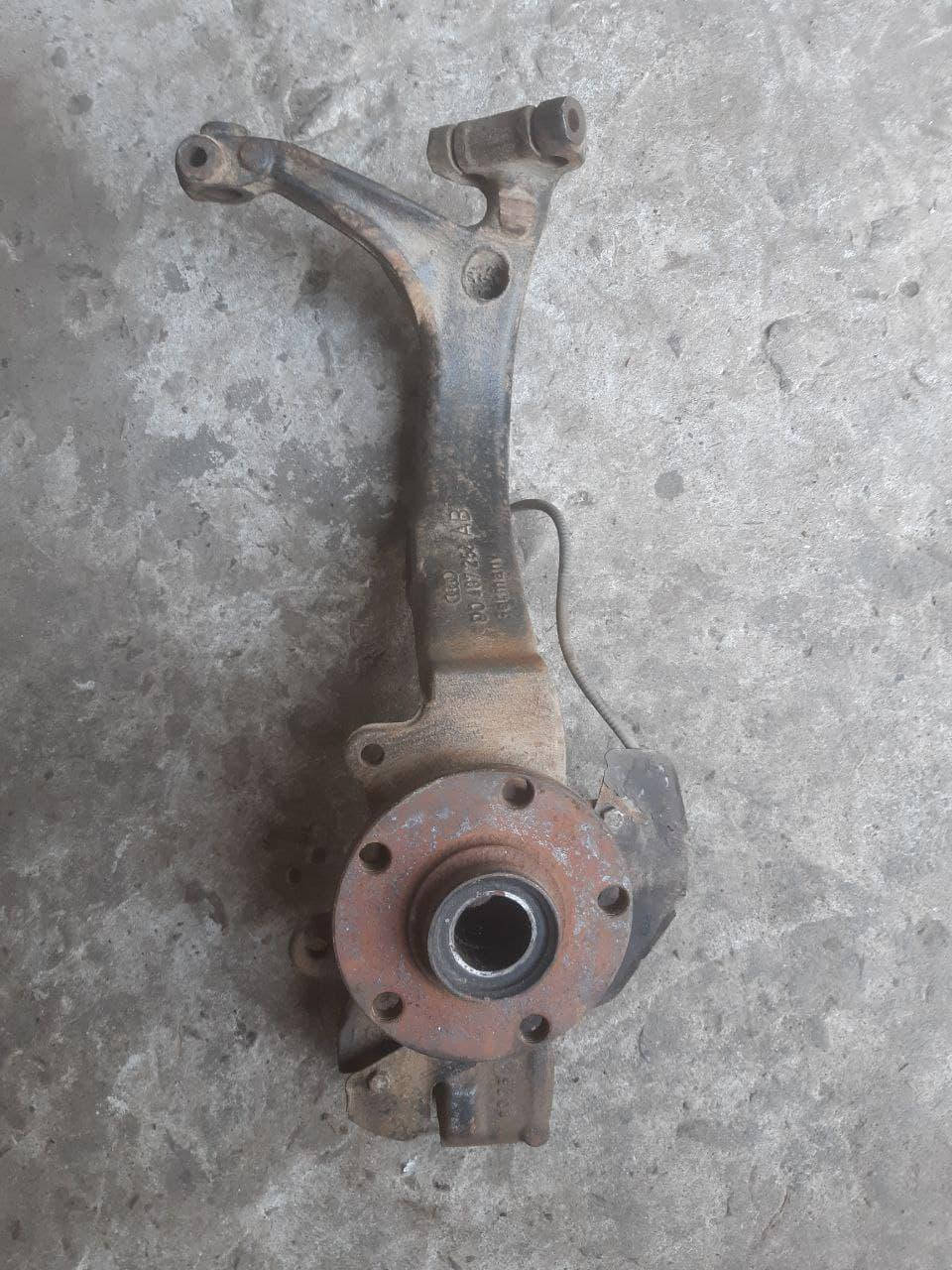 

Поворотный кулак передний правый Audi A6 C5 8D0407258T