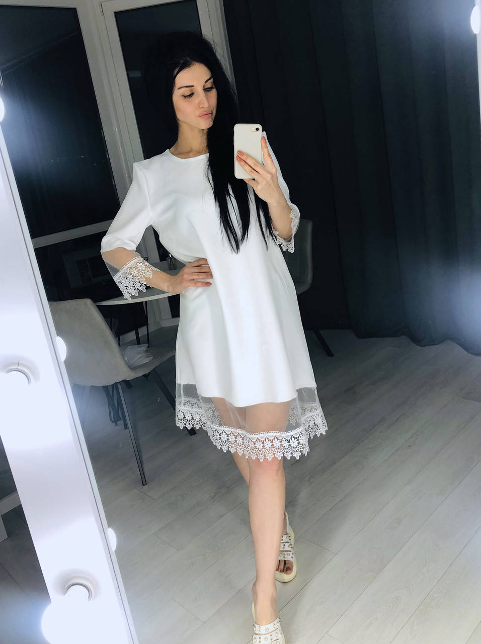 

Белое нарядное платье