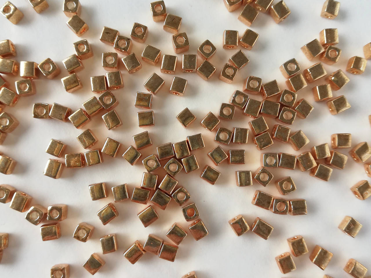 

Miyuki Square Beads 3 мм SB1052 Galvanized Gold - покриття може стиратися з часом