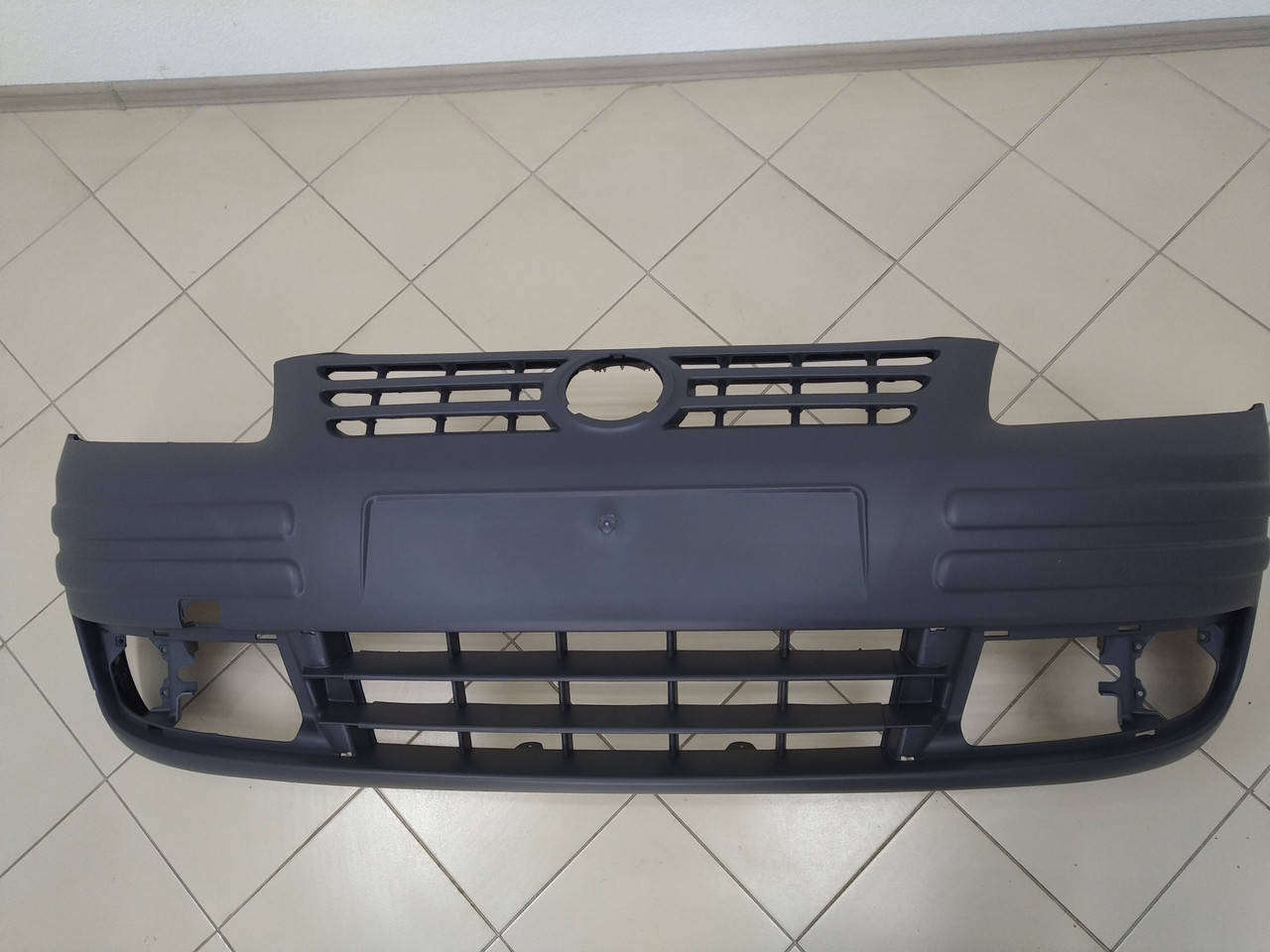 

Бампер передній VW CADDY 03.04-08.10 (POLCAR 957507J) 2K08072177G9, Темно-серый