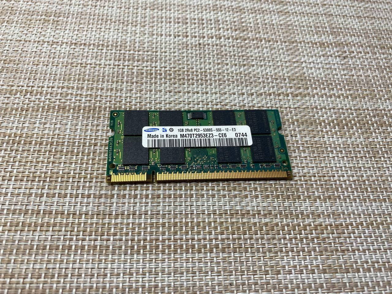

Оперативная память Samsung 1GB SO-DIMM DDR2 667 MHz M470T2953EZ3-CE6