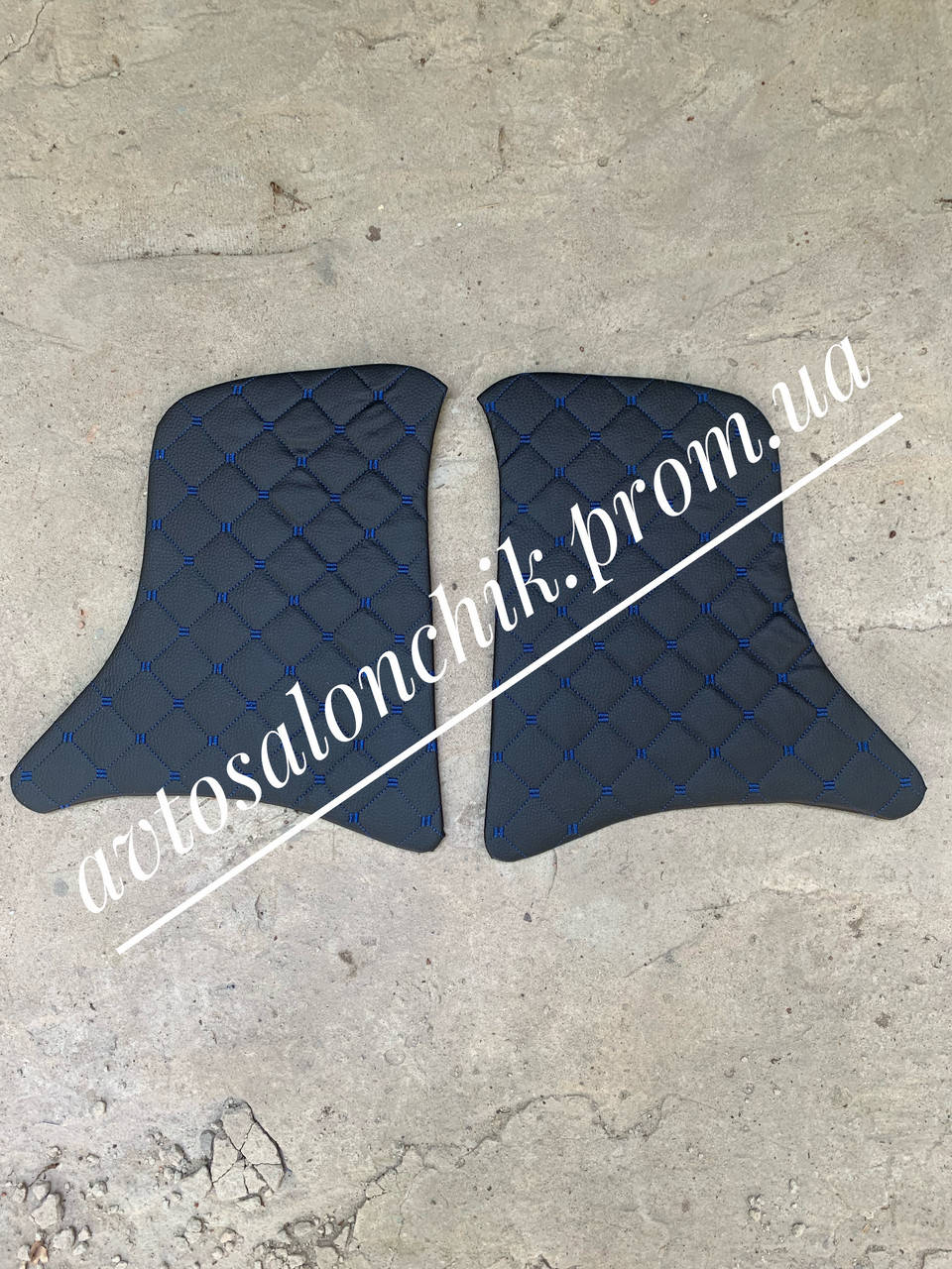 

Накладки уголки ног передние на ВАЗ 2101 2102 2103 2104 2105 2106 2107 черные РОМБ с синей строчкой, Черный