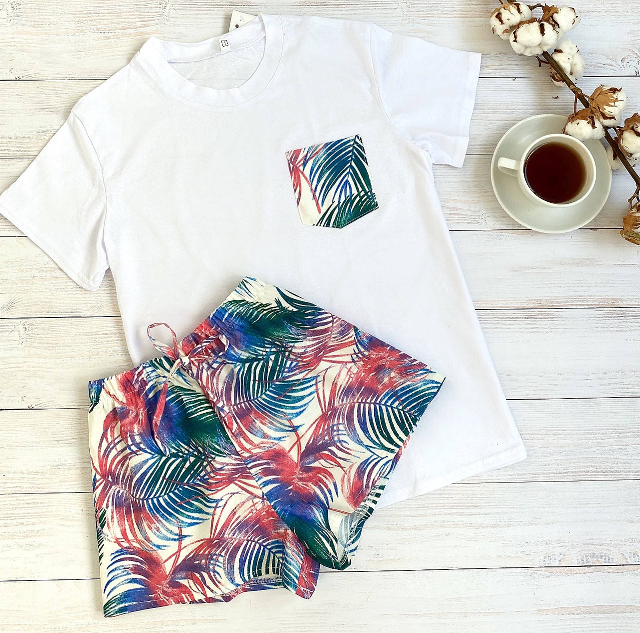 

Пижама футболка и шорты L-XL листья