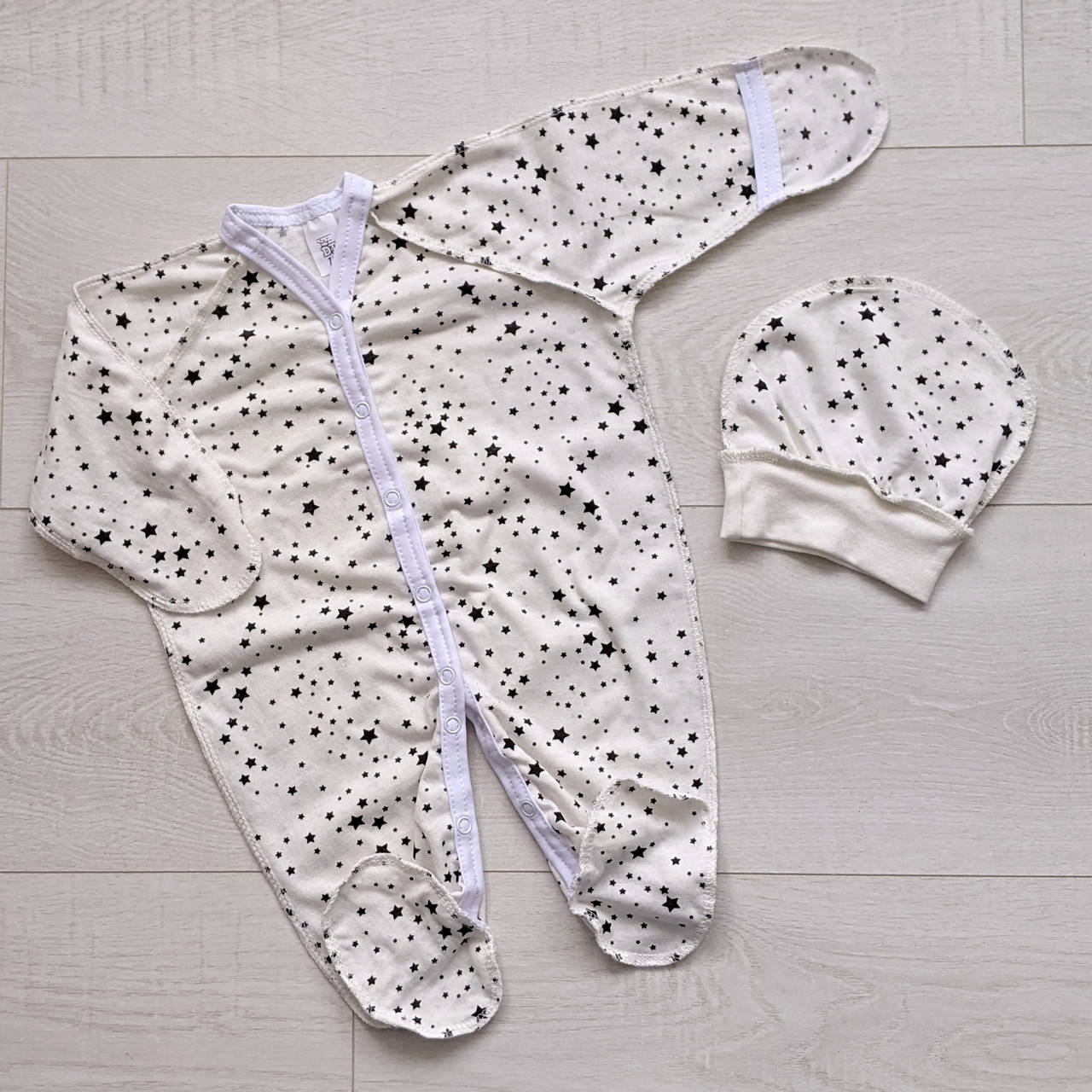 

Человечек с шапочкой (звёздочки, молочный)