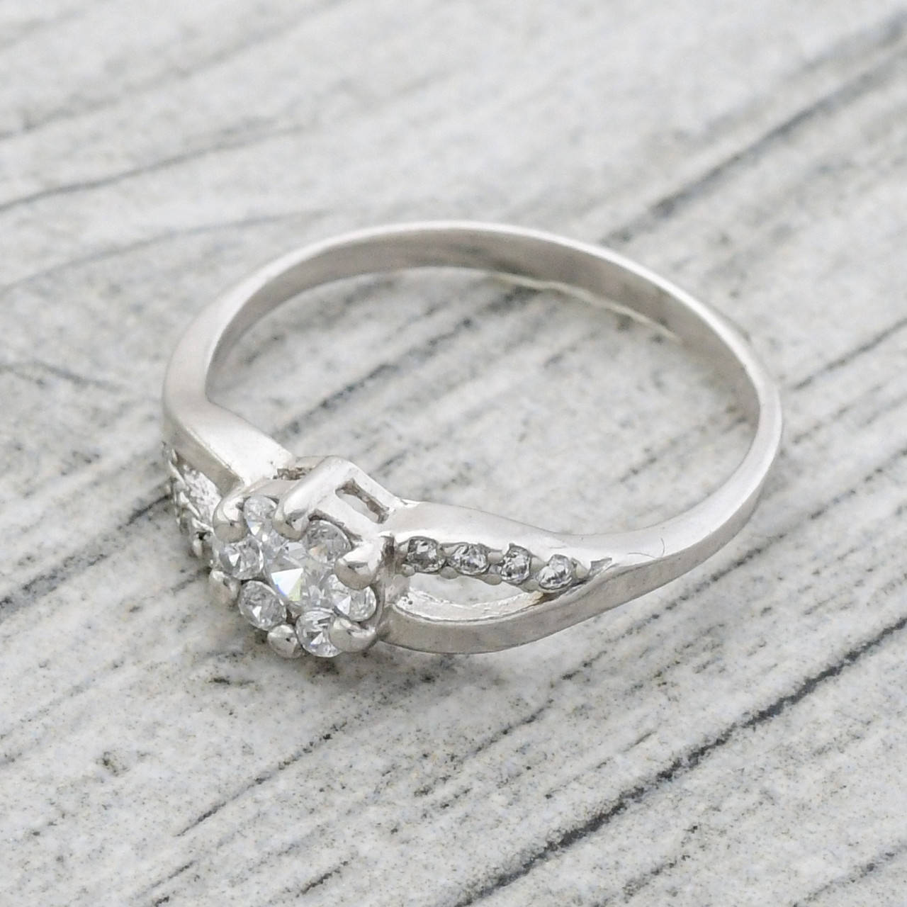 

Кольцо серебряное женское Альтегра вставка белые фианиты размер 17.5