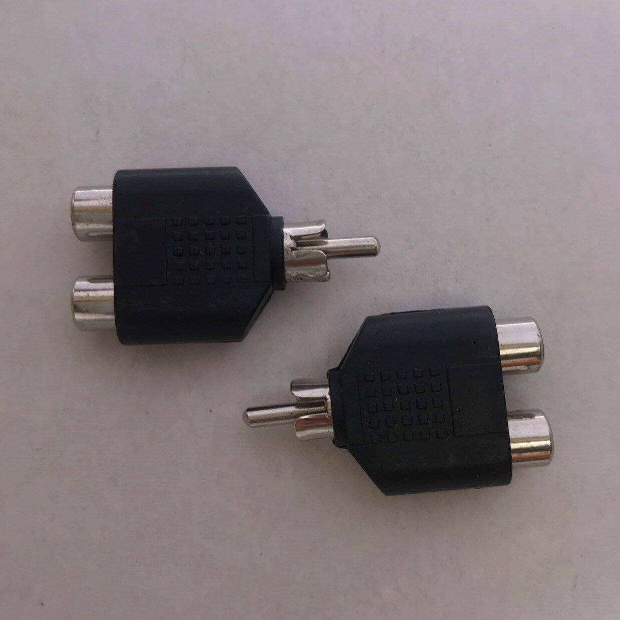 

Переходник штекер RCA - 2 гнезда RCA пласт. цена за 1 штуку