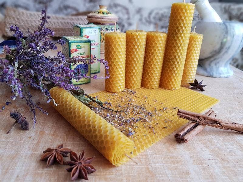 

Свеча из вощины с лавандой