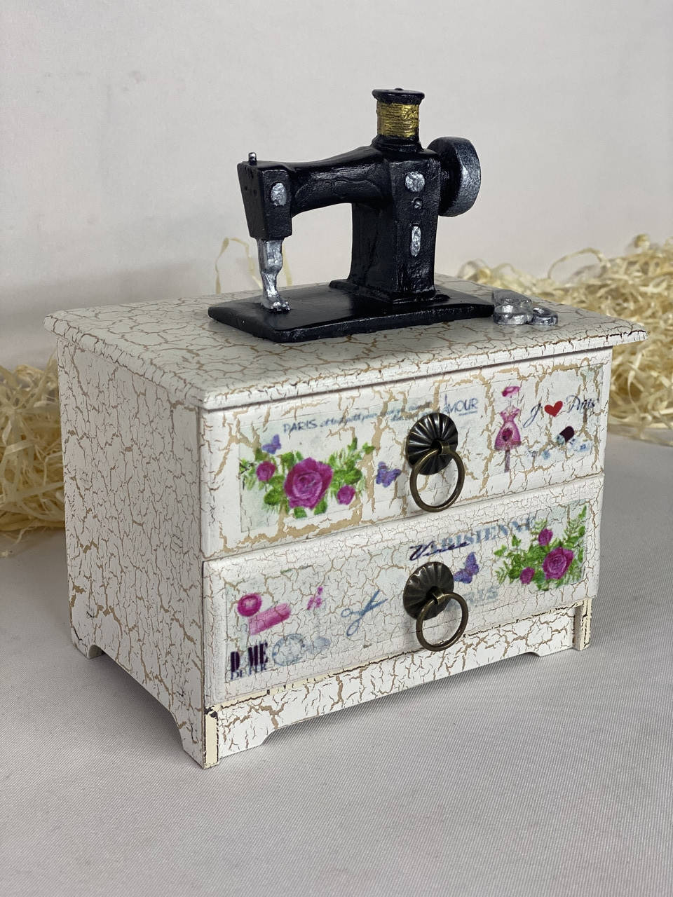 

Шкатулка швея (190*160*110 mm), Белый