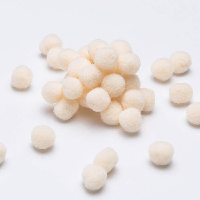 

Помпоны кремового цвета, малые 15 мм, упаковка 10 шт (Польша)