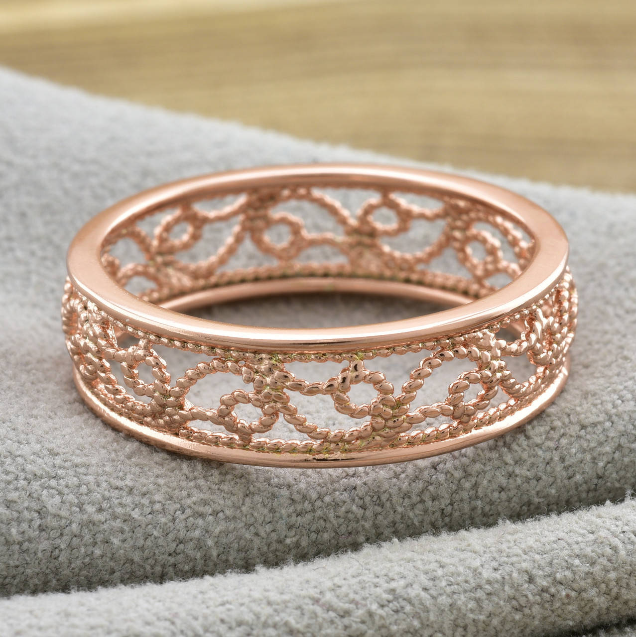 

Кольцо Xuping 13682 ширина 6 мм позолота РО размер 18