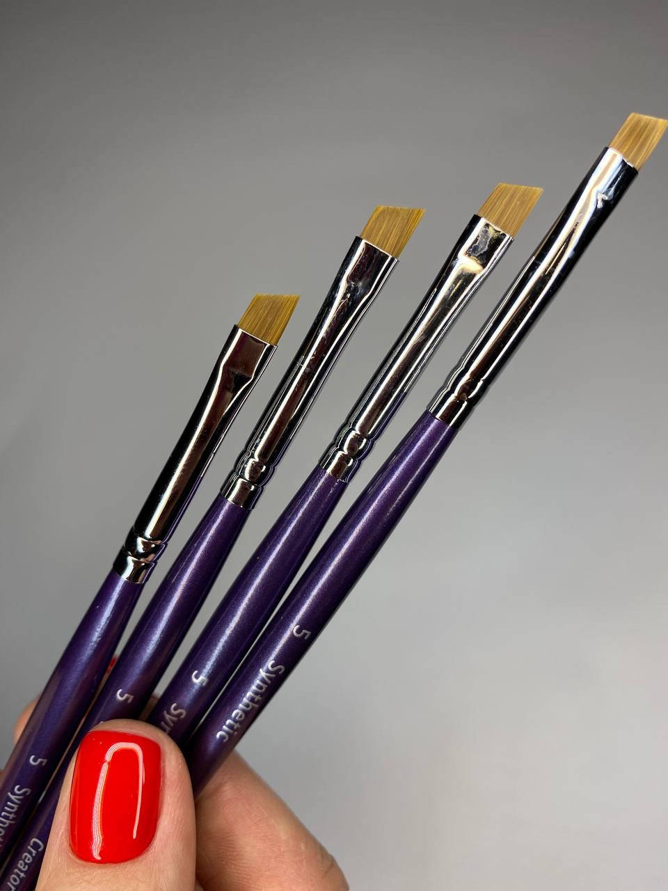 

Кисть скошеная для бровей CREATOR Synthetic №5 (синтетик №5)