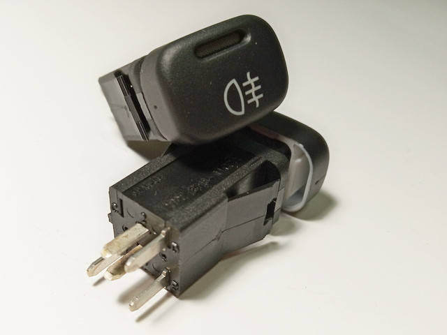 

Кнопка задней противотуманной фары 2115 757.3710-07.02